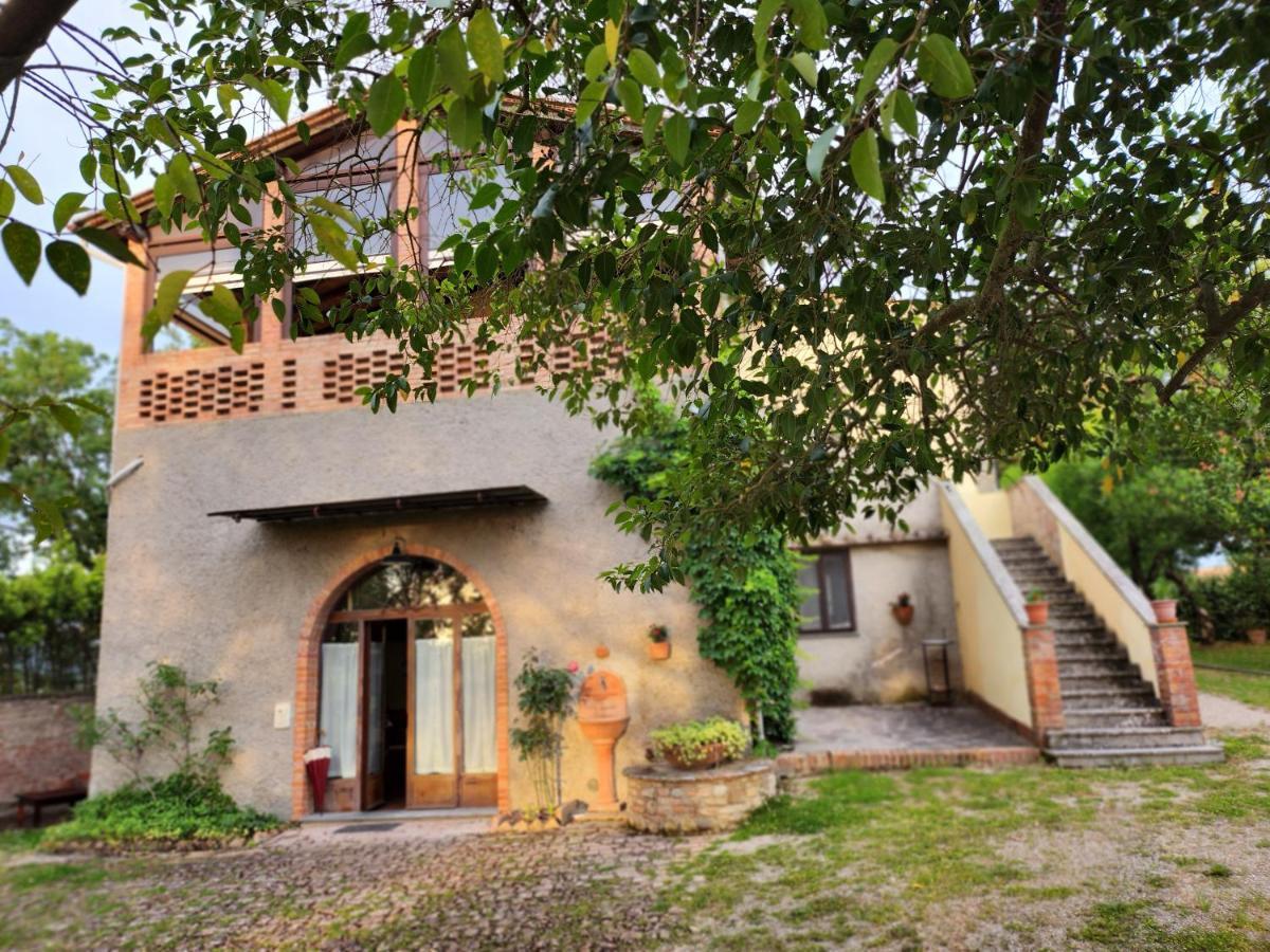 Bed and Breakfast Il Giuggiolo - La Collina Della Quiete Чертальдо Екстер'єр фото